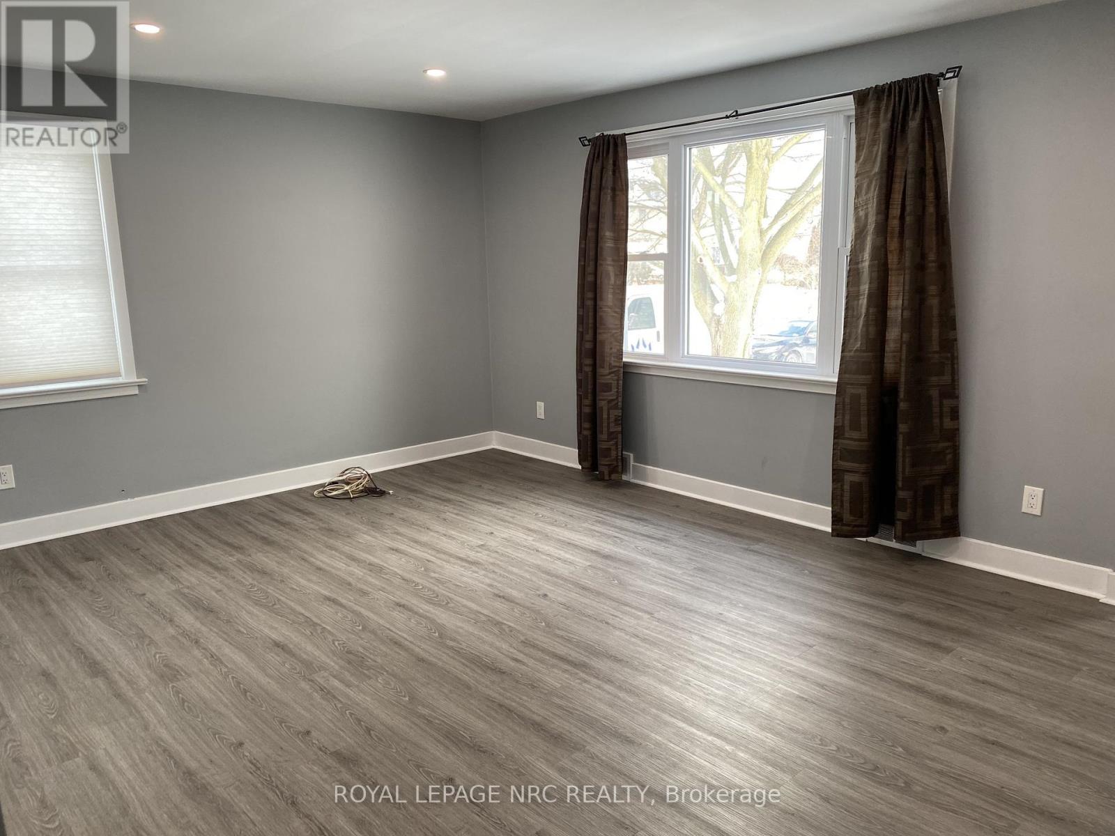 living room - 5477 Green Avenue, Niagara Falls (Ascot), ON - Indoor Photo Showing Other Room