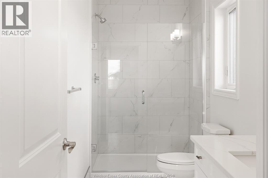 170 Mclellan Ave Unit# A, Amherstburg, ON - Indoor Photo Showing Bathroom