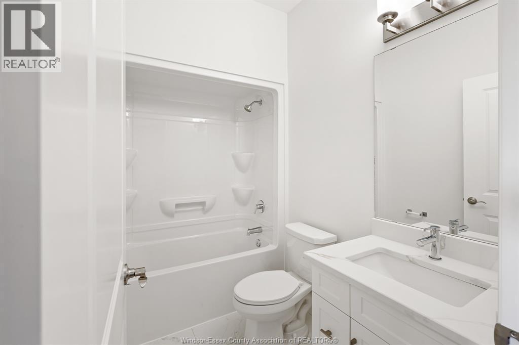 170 Mclellan Ave Unit# A, Amherstburg, ON - Indoor Photo Showing Bathroom