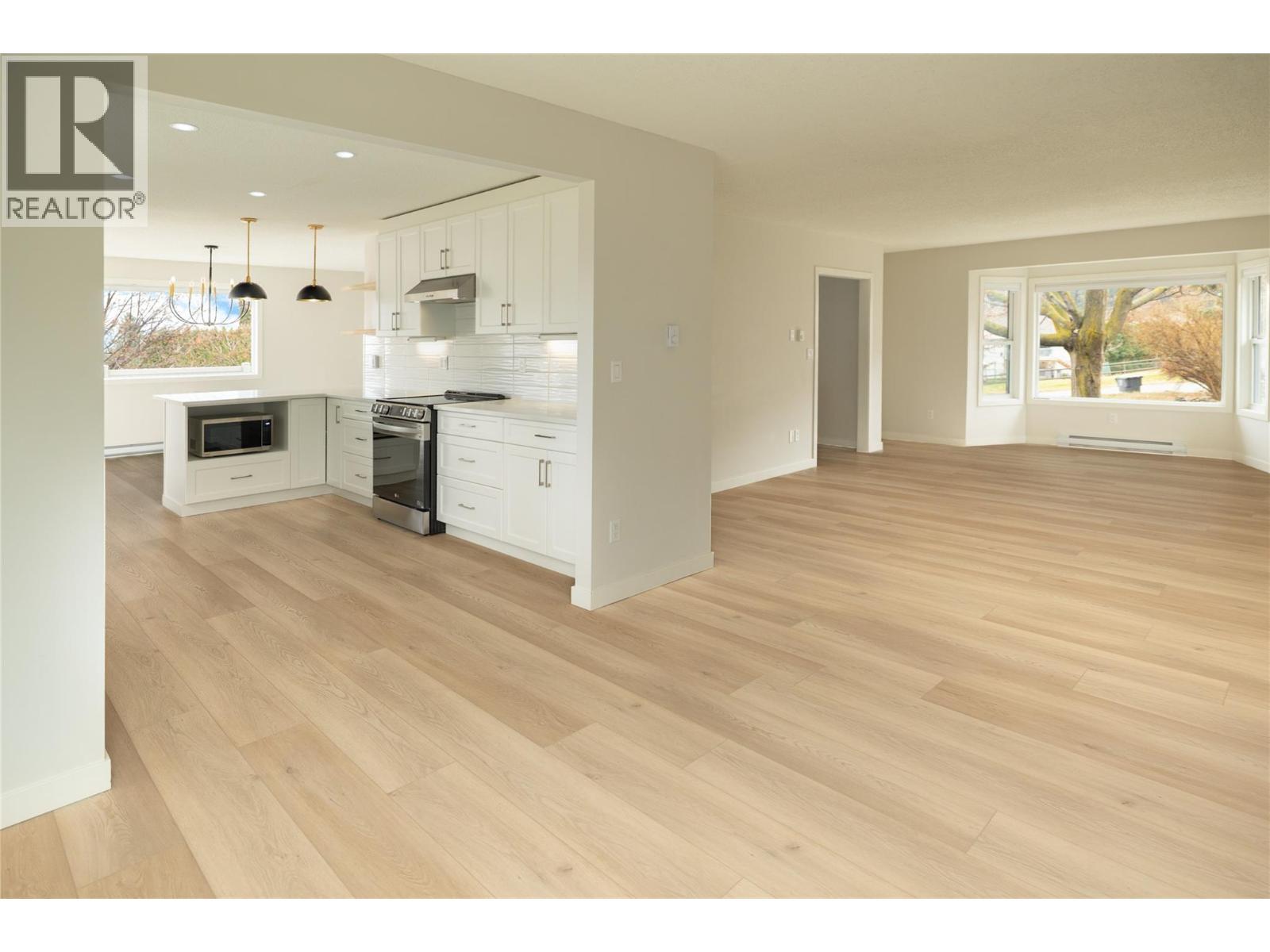 4790 Seaton Place, Peachland, BC - Indoor Photo Showing Kitchen