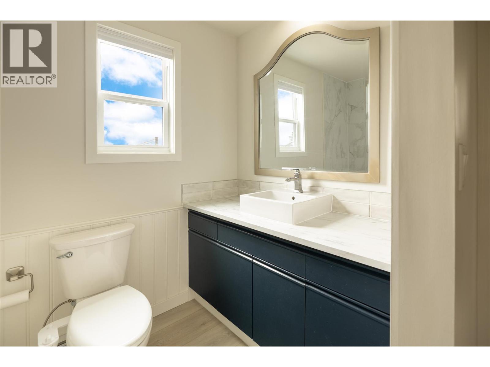 4790 Seaton Place, Peachland, BC - Indoor Photo Showing Bathroom