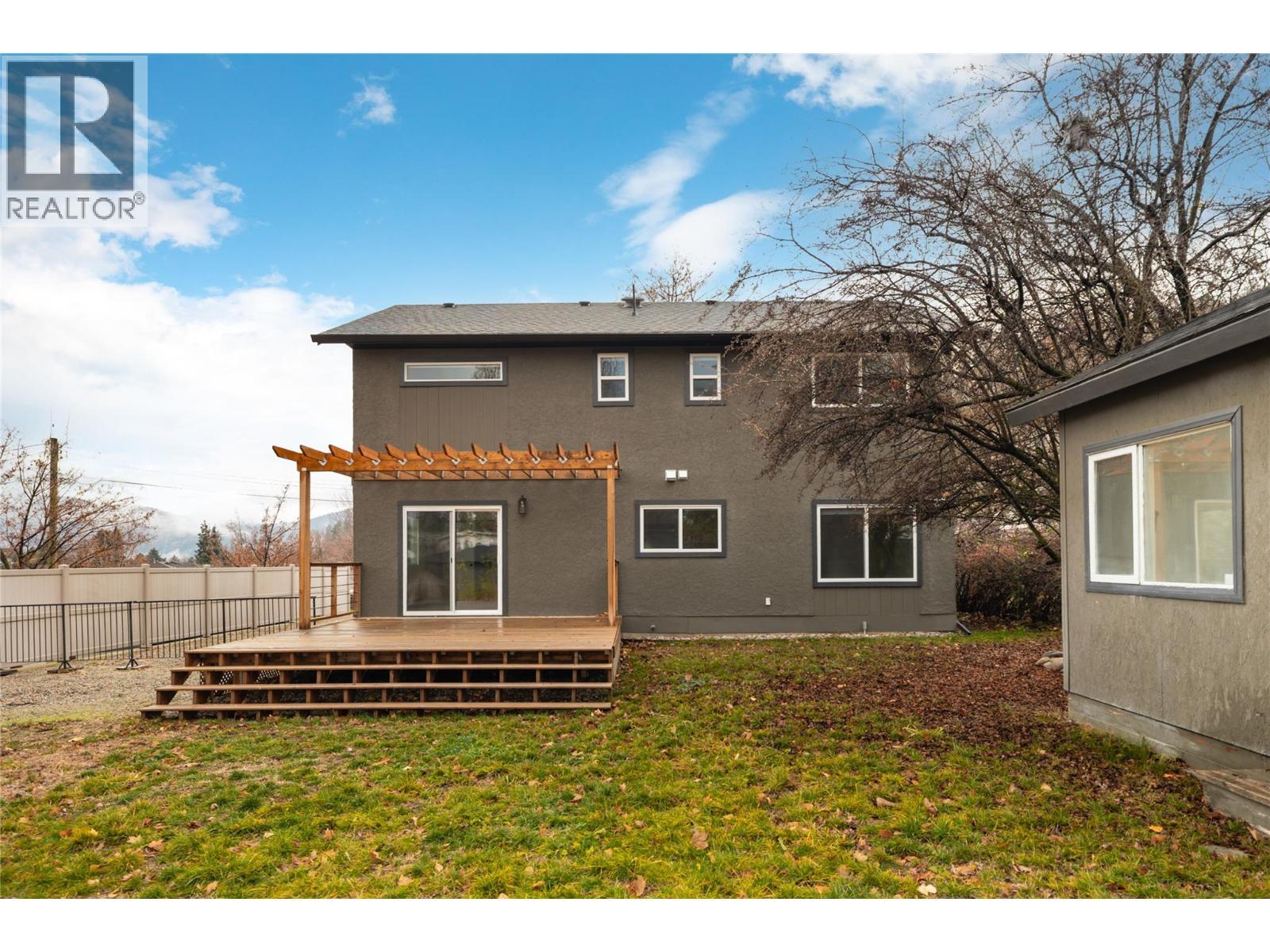 4790 Seaton Place, Peachland, BC - Outdoor