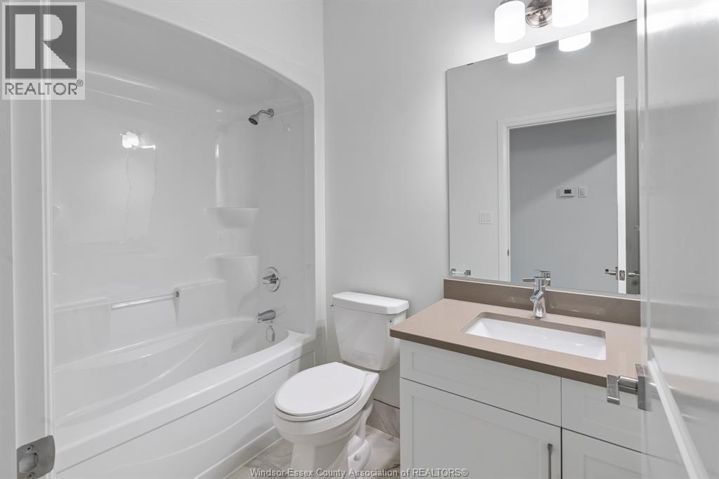 162 Mclellan Unit# A, Amherstburg, ON - Indoor Photo Showing Bathroom