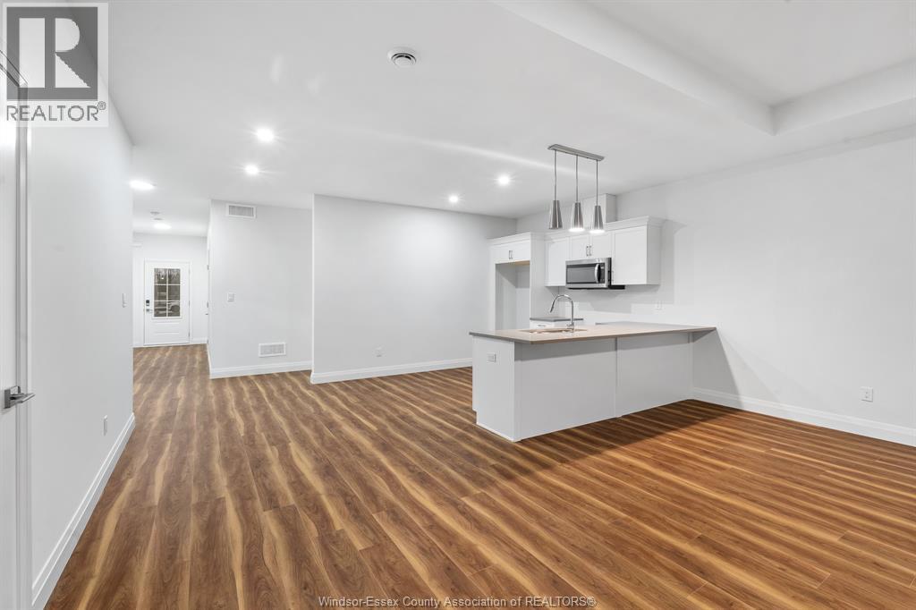 162 Mclellan Unit# A, Amherstburg, ON - Indoor Photo Showing Kitchen