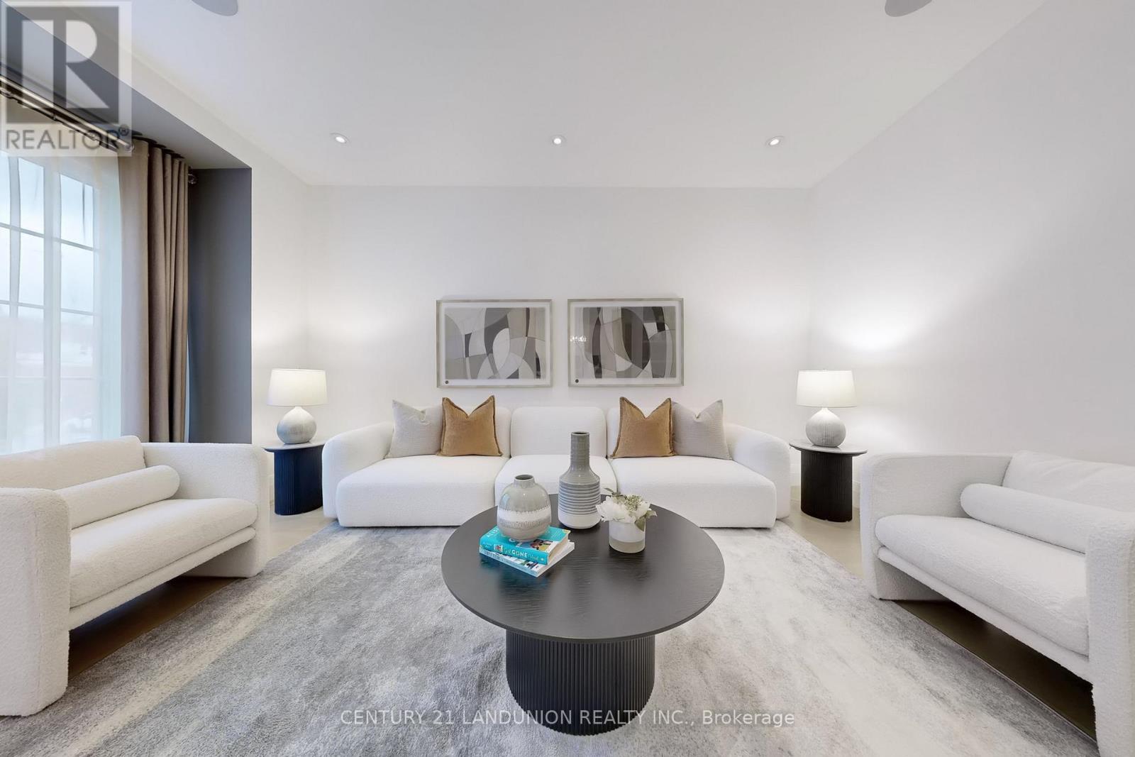 46 Elmsthorpe Avenue, Toronto, ON - Indoor Photo Showing Living Room