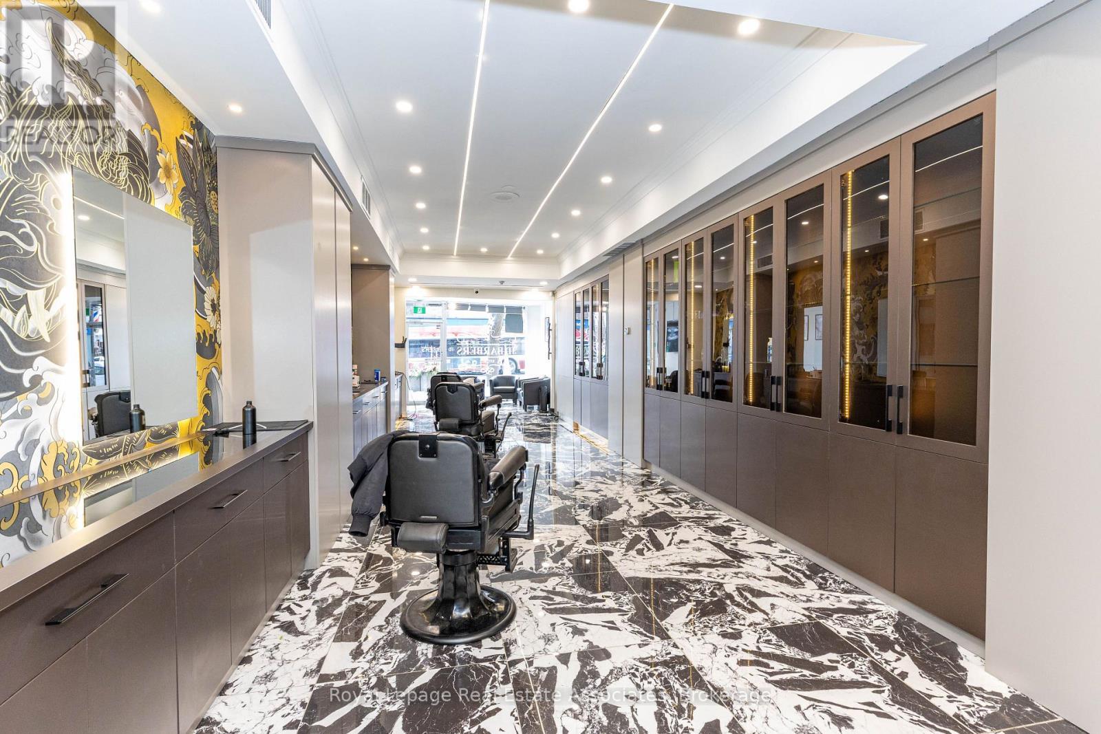 424 Eglinton Avenue W, Toronto, ON