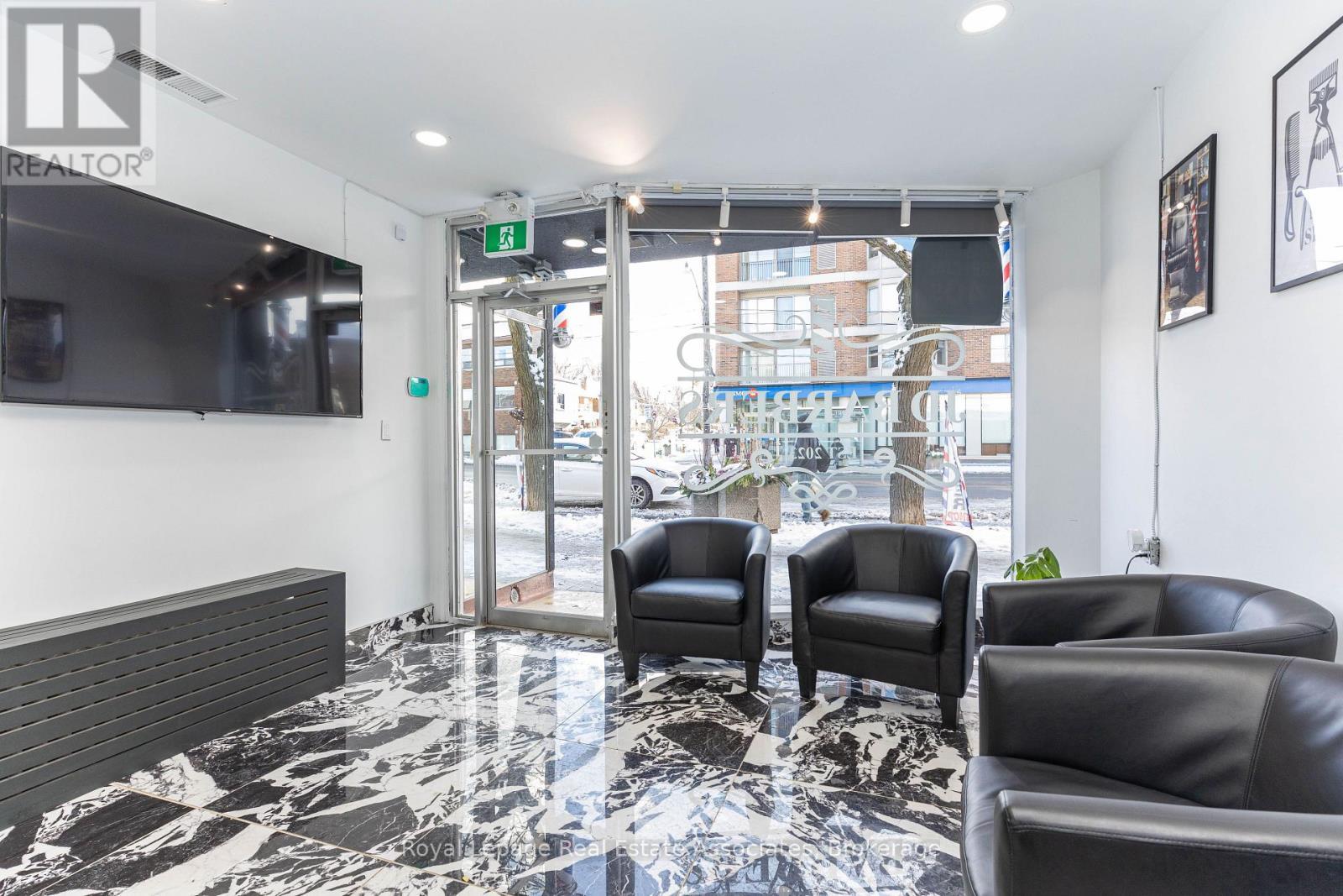 424 Eglinton Avenue W, Toronto, ON