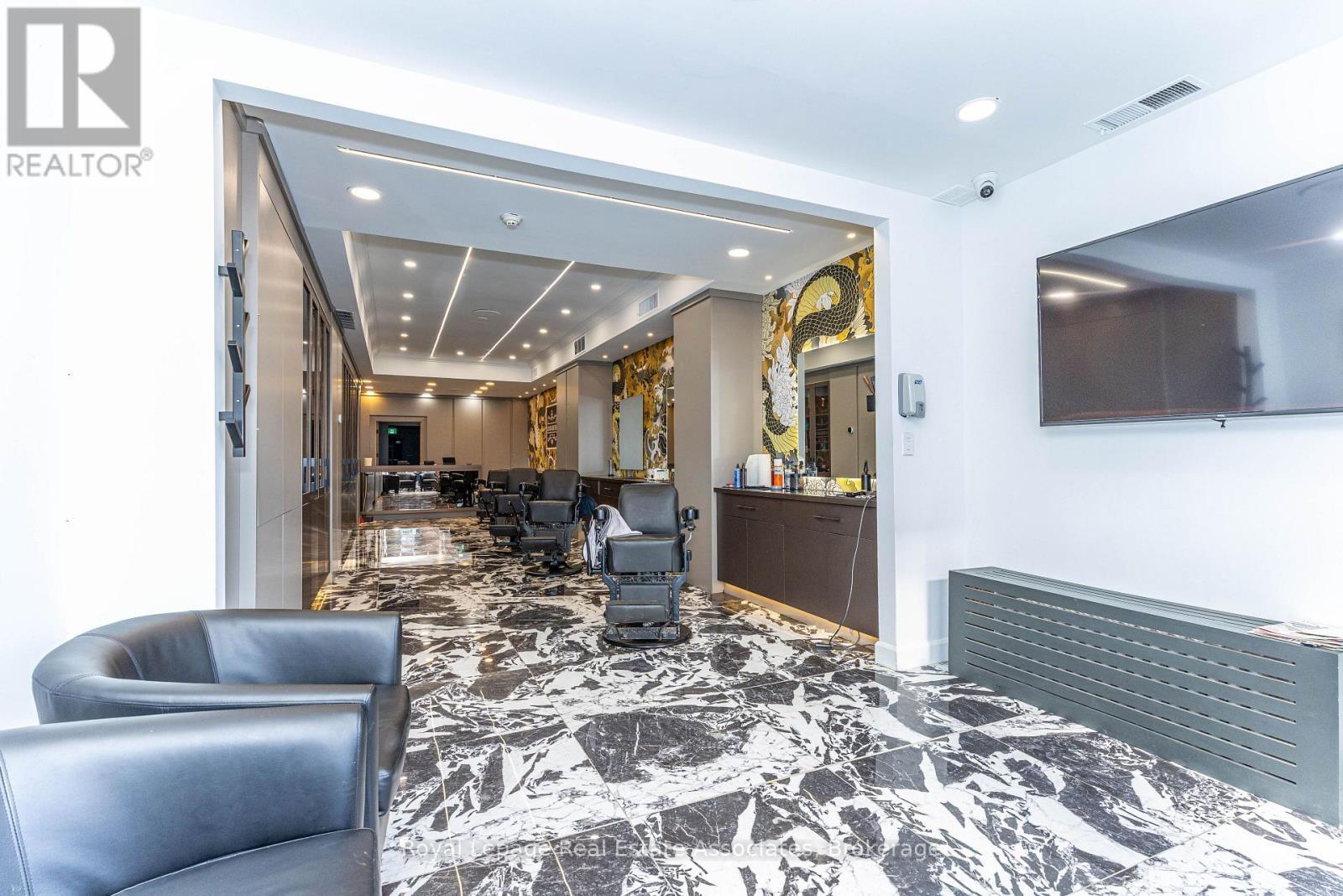 424 Eglinton Avenue W, Toronto, ON