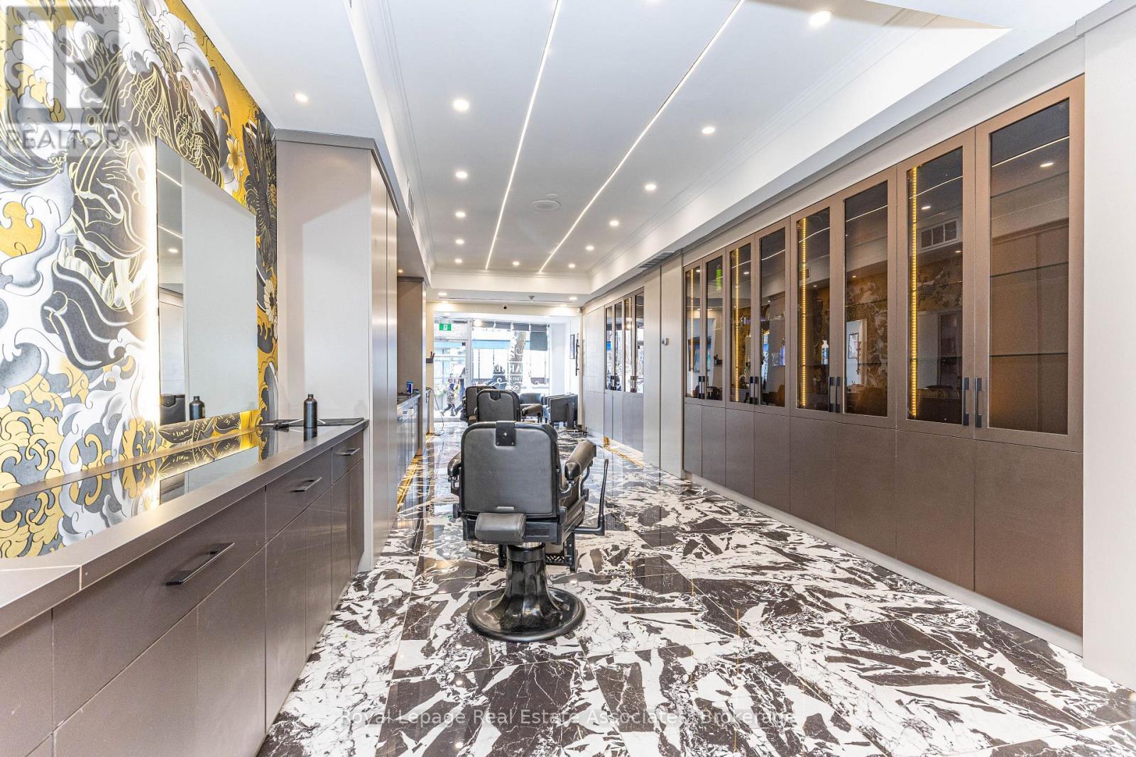 424 Eglinton Avenue W, Toronto, ON