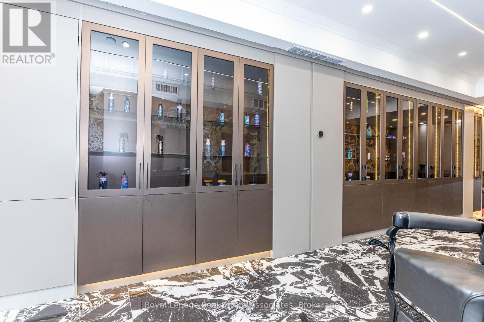 424 Eglinton Avenue W, Toronto, ON