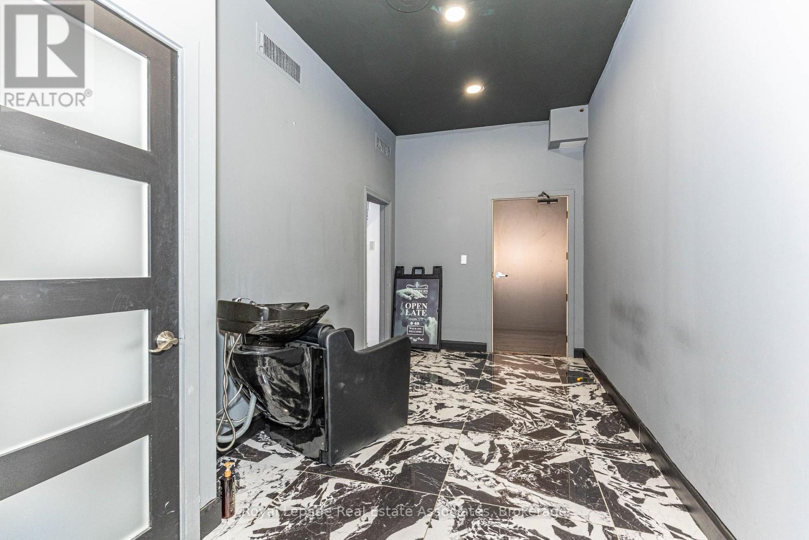 424 Eglinton Avenue W, Toronto, ON