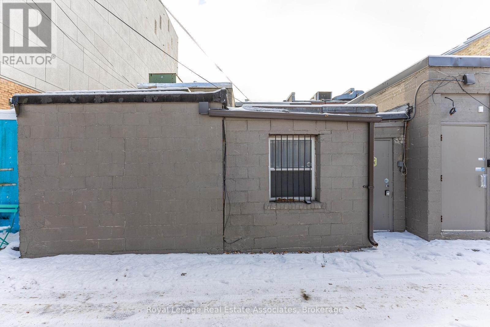 424 Eglinton Avenue W, Toronto, ON