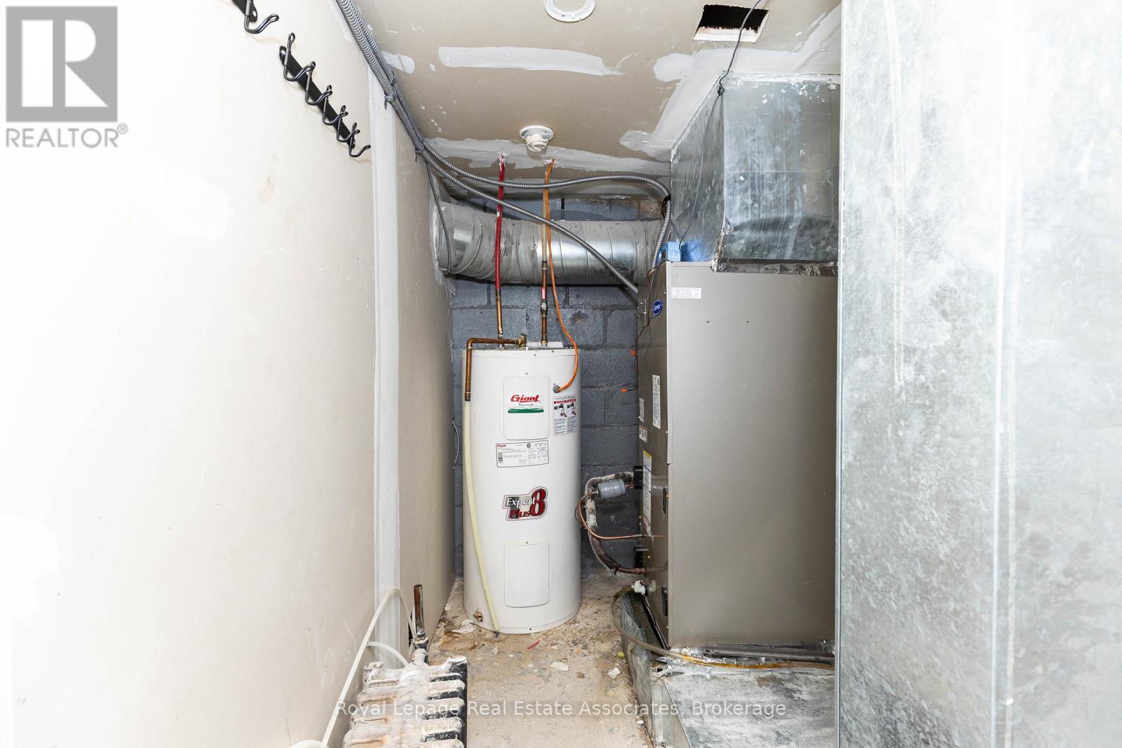 424 Eglinton Avenue W, Toronto, ON