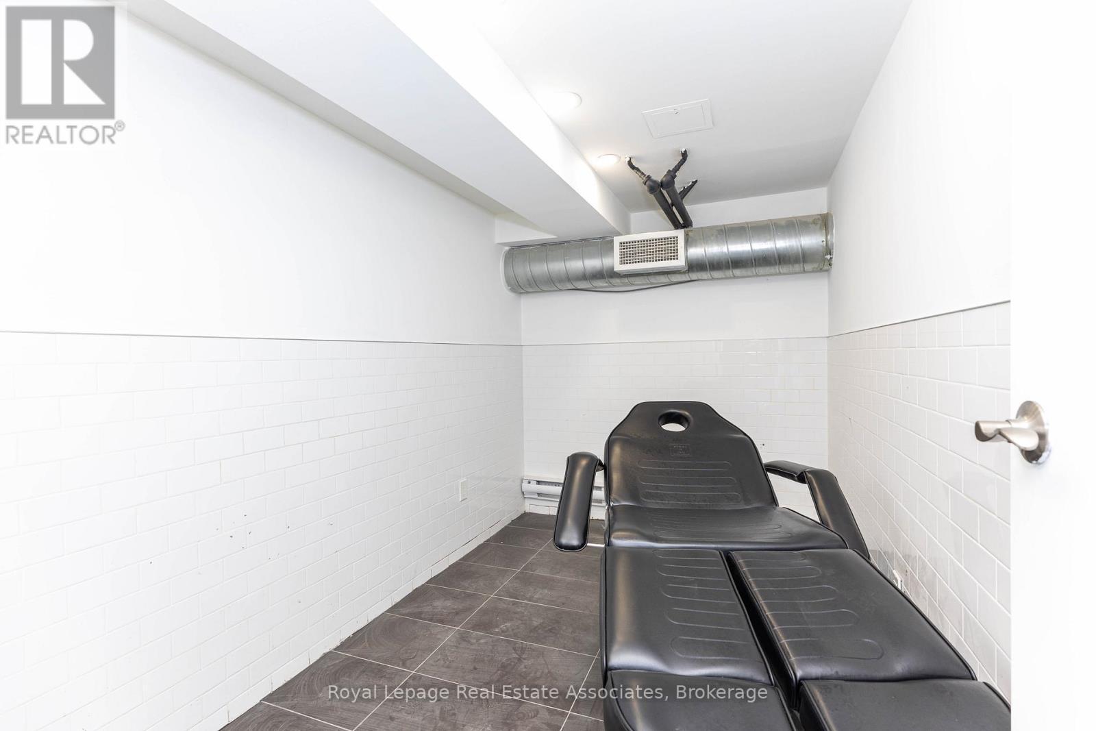 424 Eglinton Avenue W, Toronto, ON