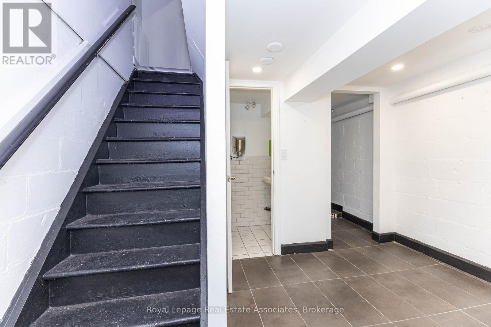 424 Eglinton Avenue W, Toronto, ON