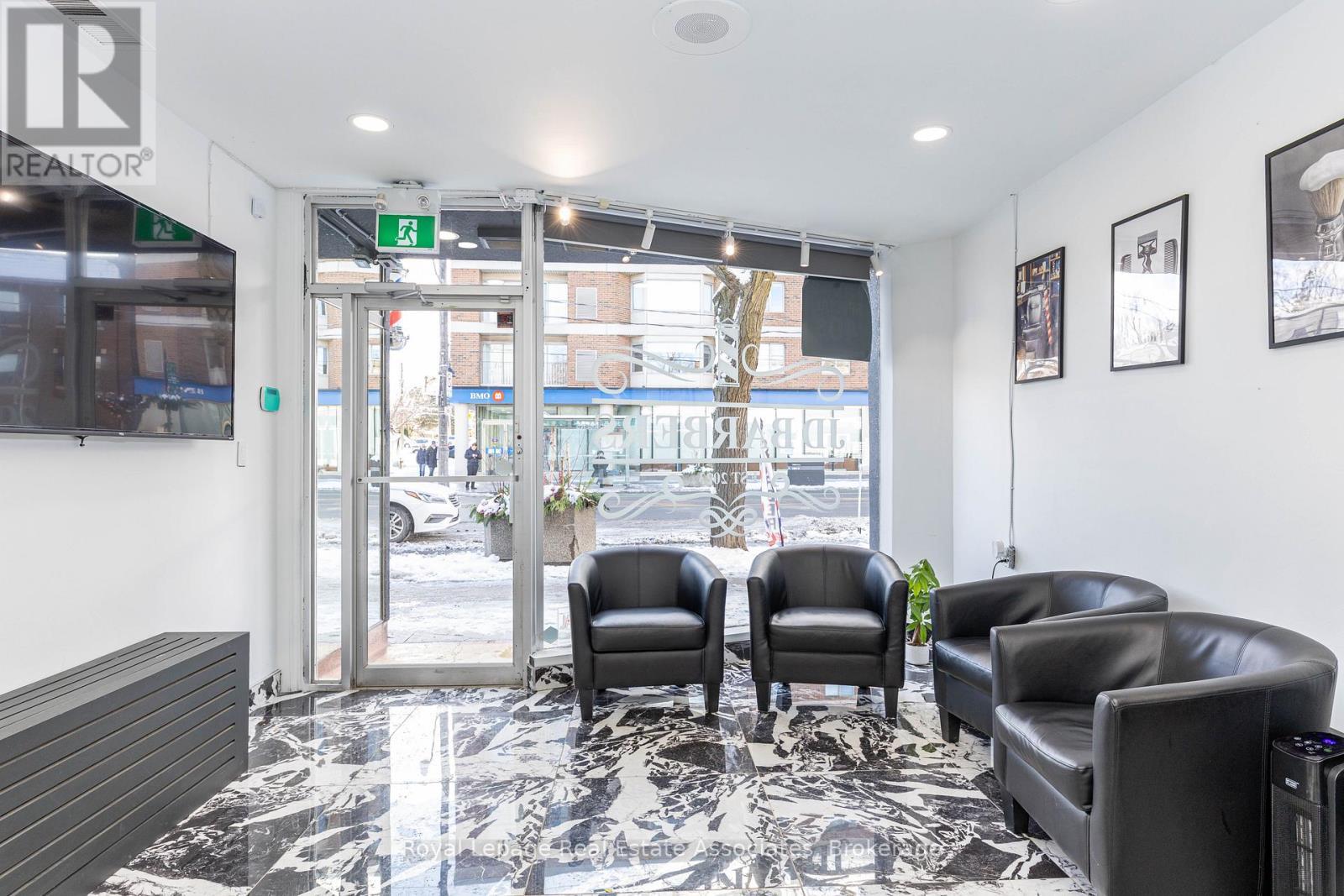 424 Eglinton Avenue W, Toronto, ON