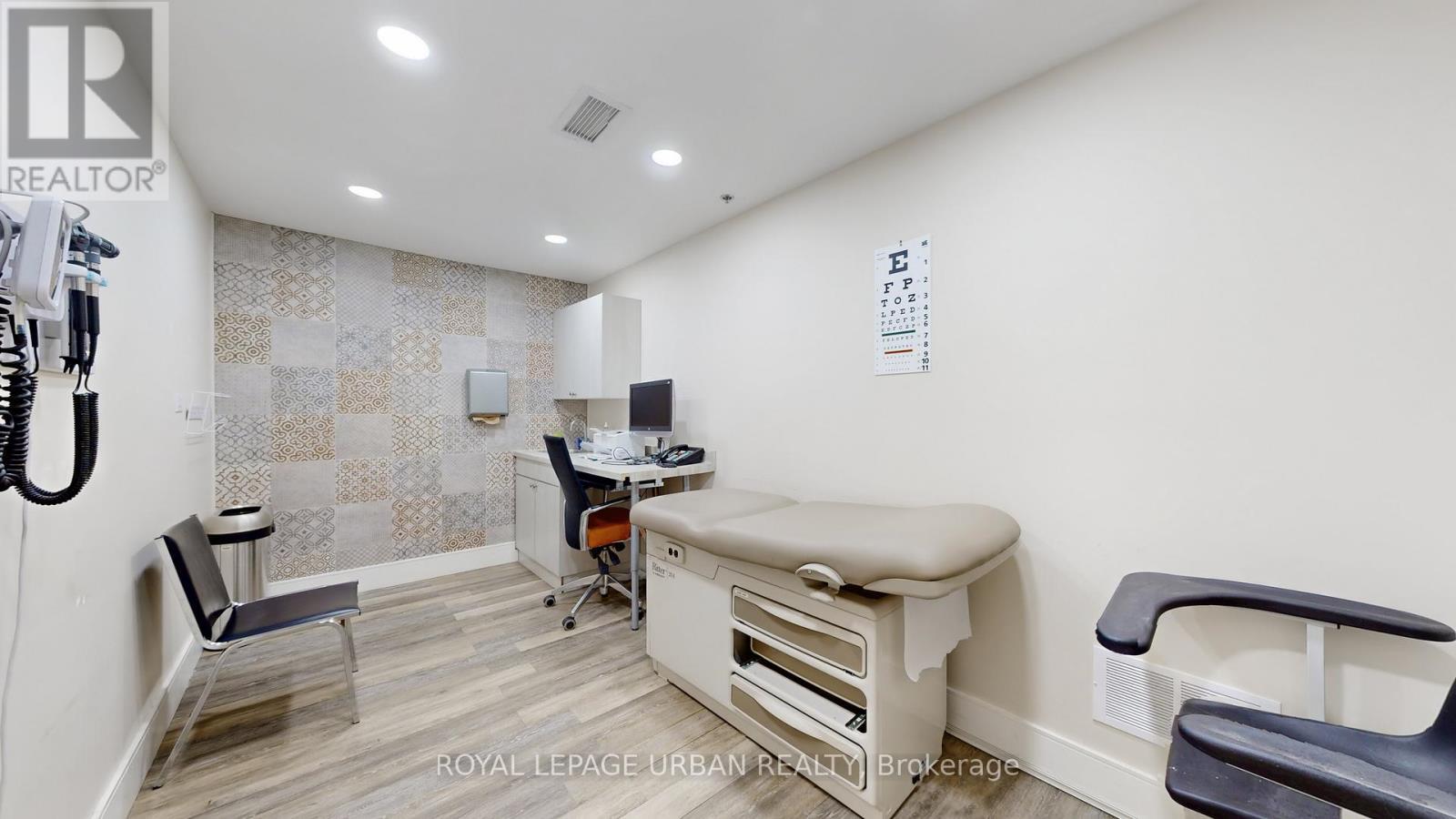 200 Spadina Avenue, Toronto, ON