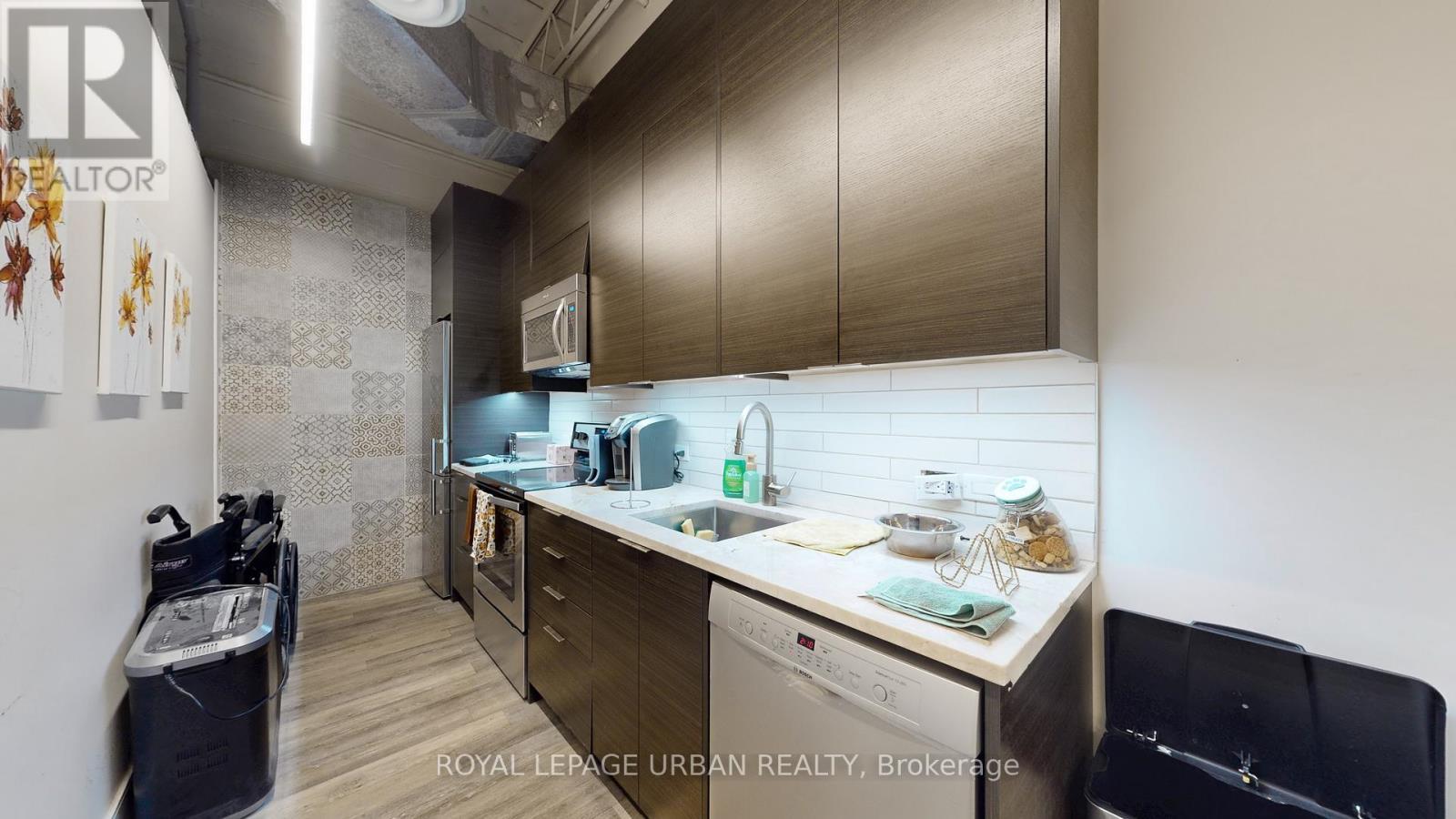 200 Spadina Avenue, Toronto, ON