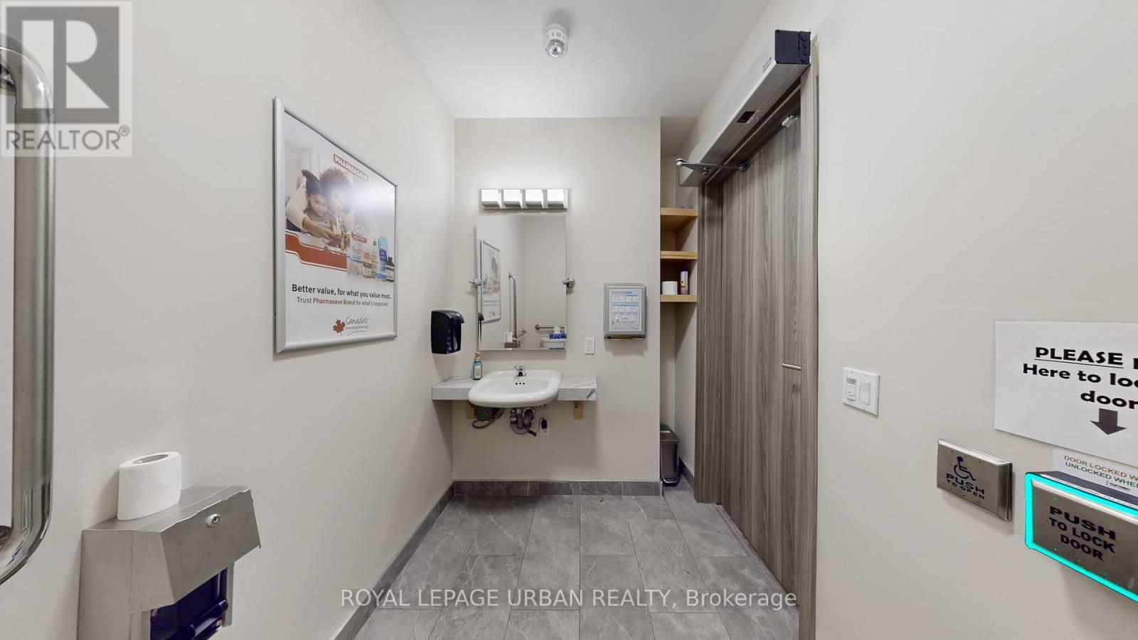 200 Spadina Avenue, Toronto, ON