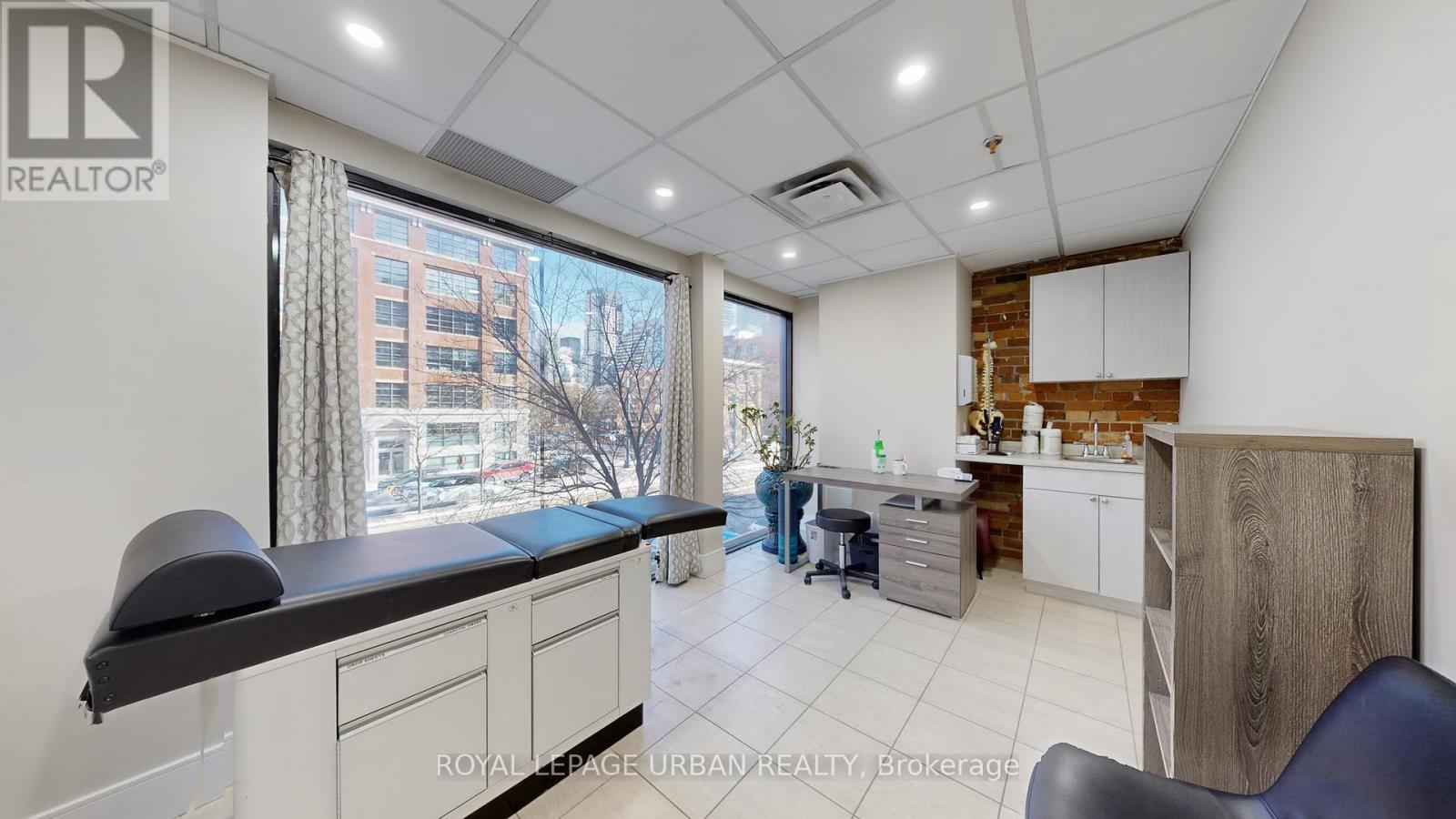 200 Spadina Avenue, Toronto, ON