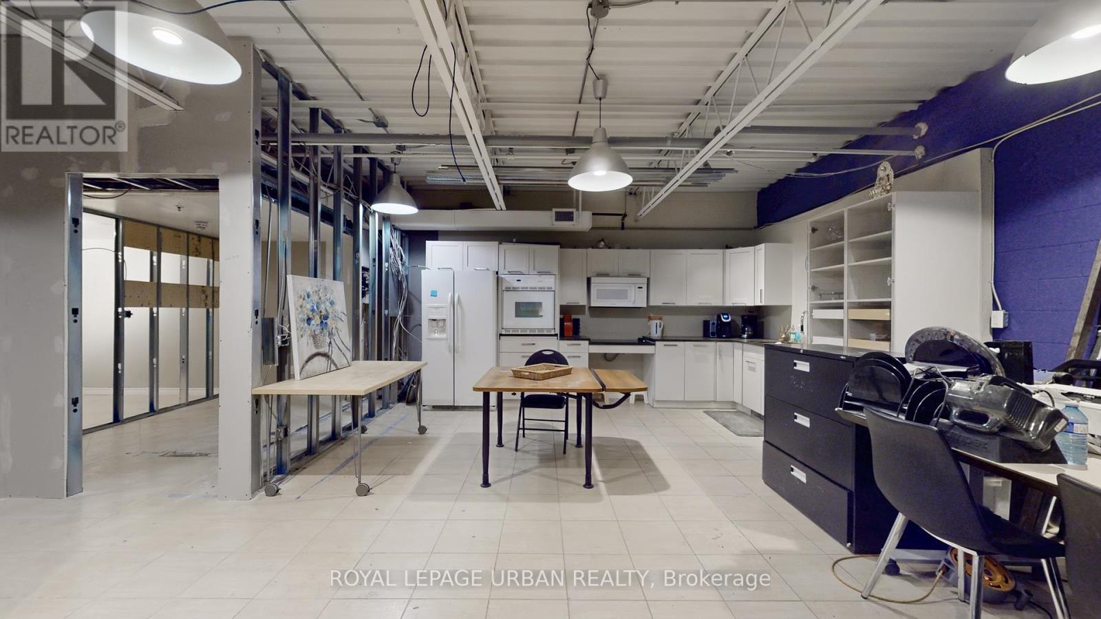 200 Spadina Avenue, Toronto, ON