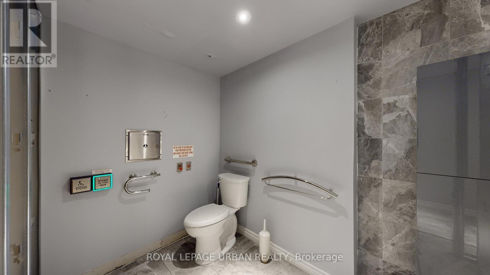 200 Spadina Avenue, Toronto, ON