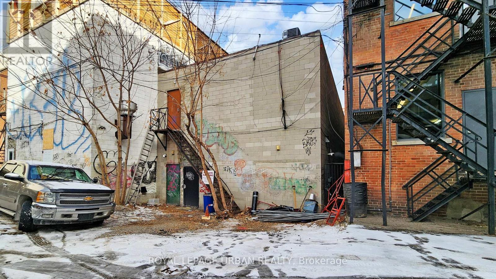 200 Spadina Avenue, Toronto, ON