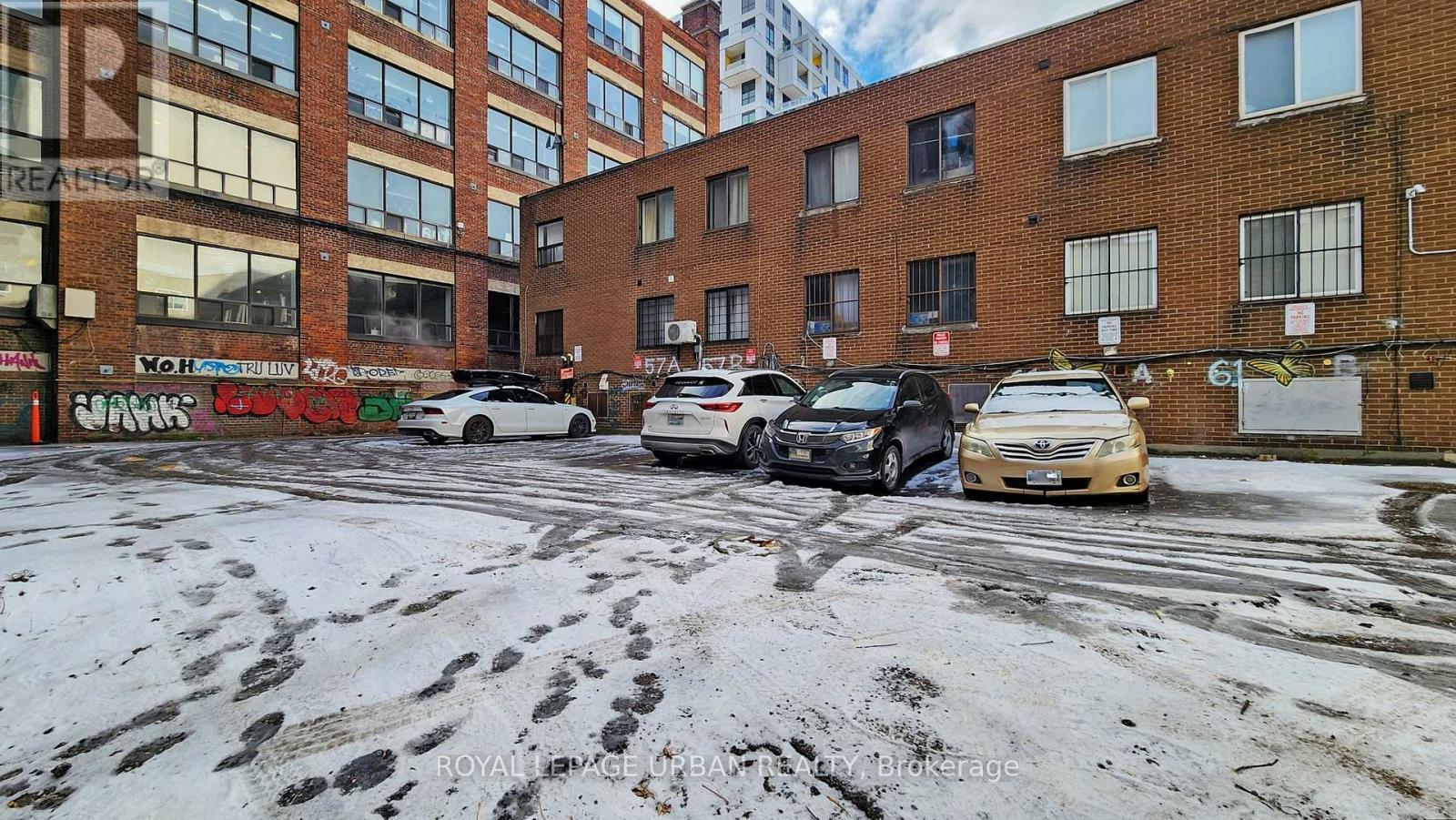 200 Spadina Avenue, Toronto, ON