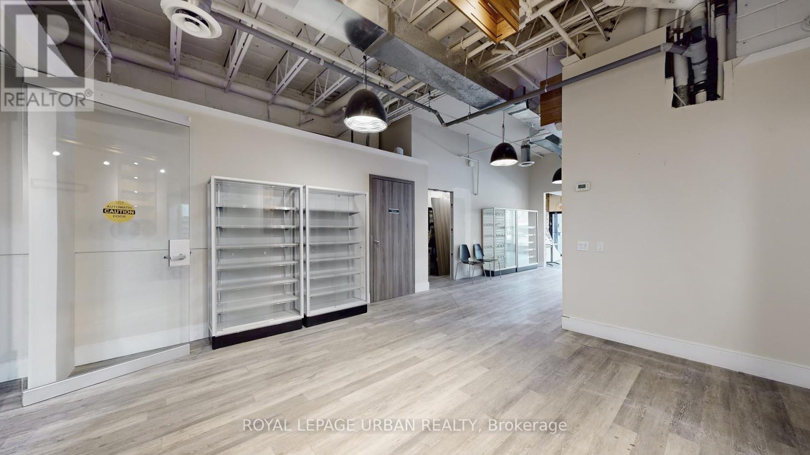 200 Spadina Avenue, Toronto, ON