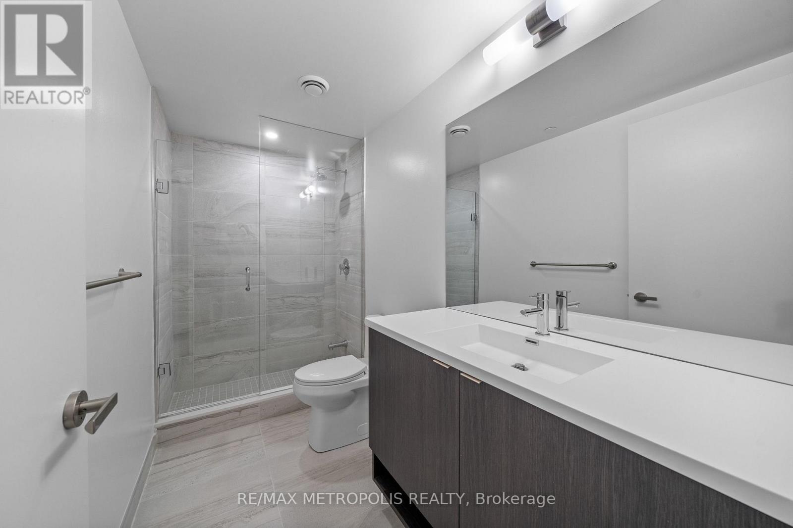 6208 - 138 Downes Street, Toronto, ON - Indoor Photo Showing Bathroom