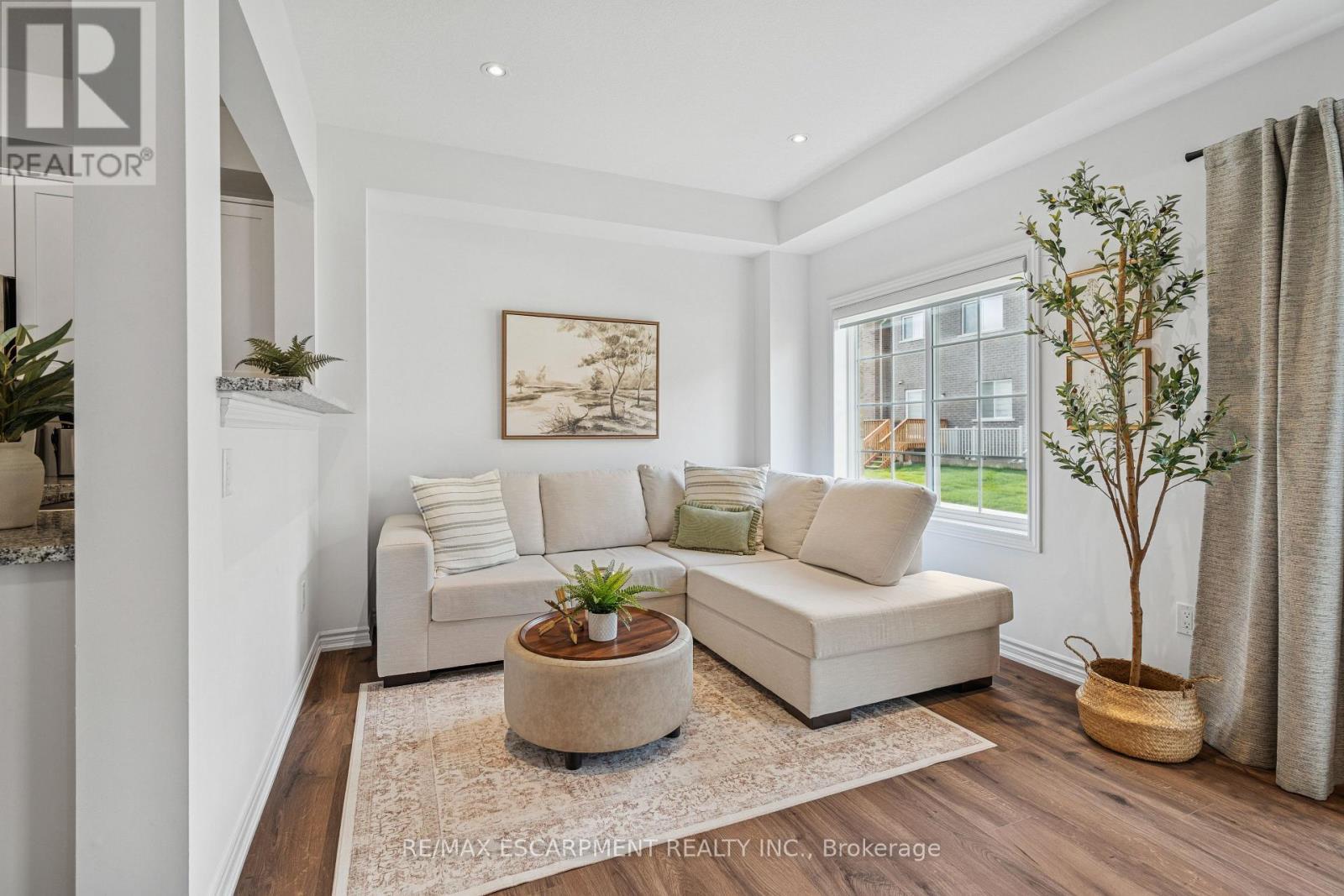 9 Elsegood Drive, Guelph, ON - Indoor Photo Showing Living Room