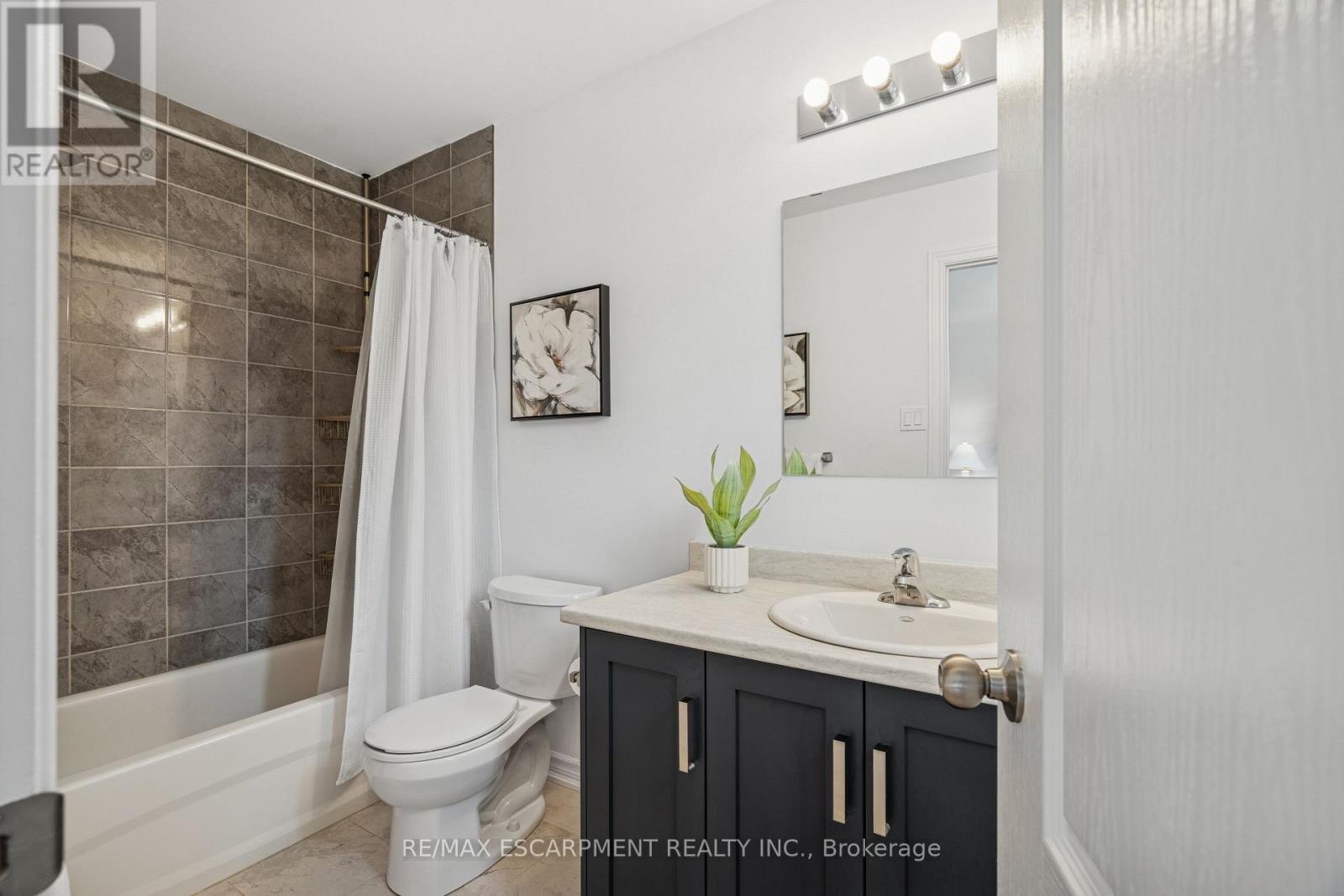 9 Elsegood Drive, Guelph, ON - Indoor Photo Showing Bathroom