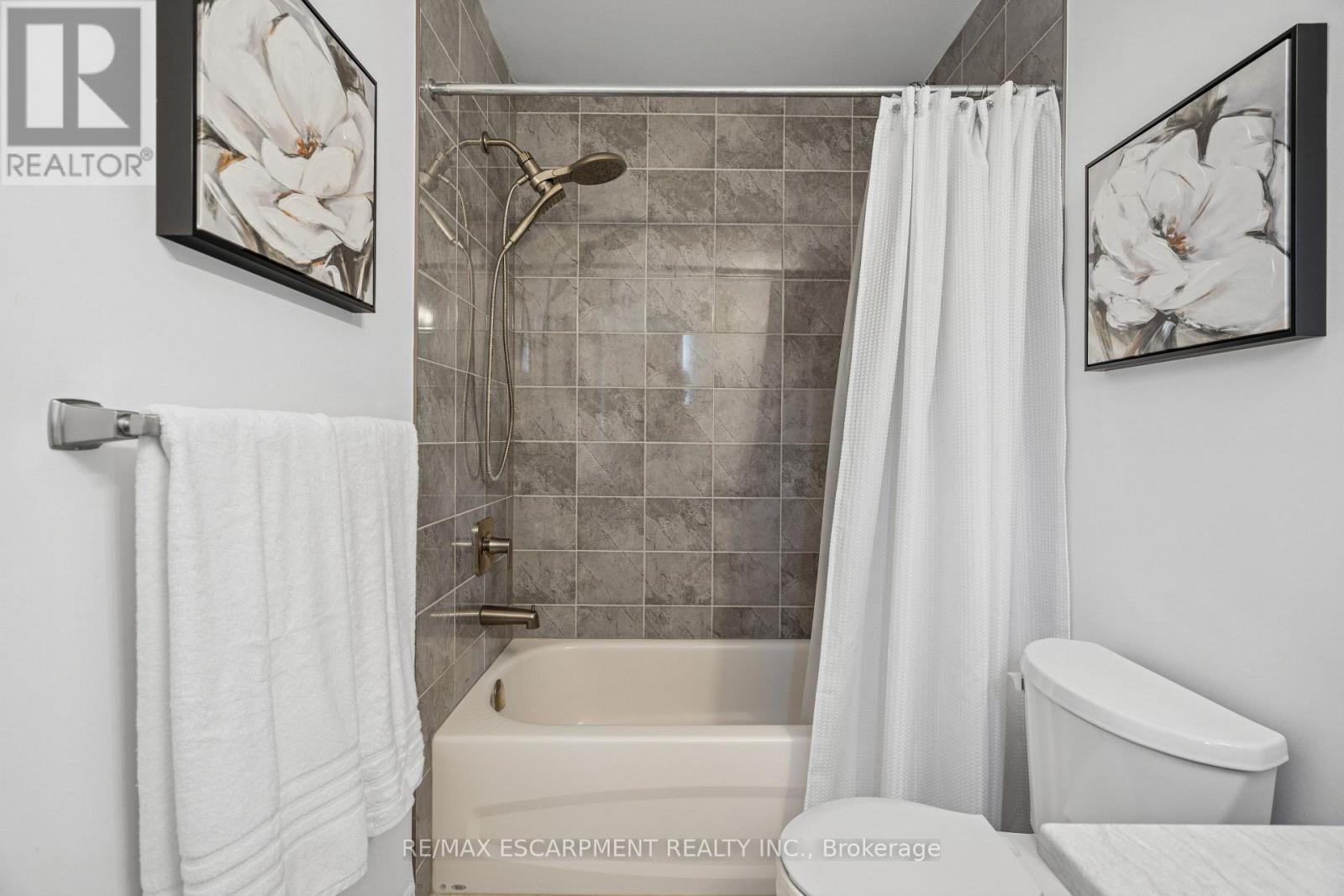9 Elsegood Drive, Guelph, ON - Indoor Photo Showing Bathroom