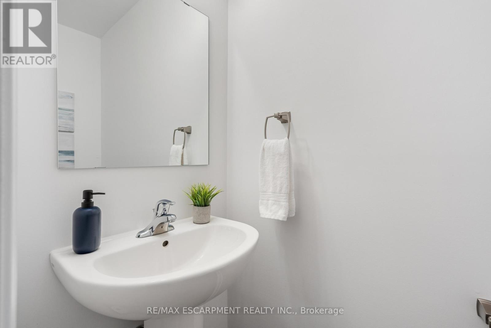 9 Elsegood Drive, Guelph, ON - Indoor Photo Showing Bathroom