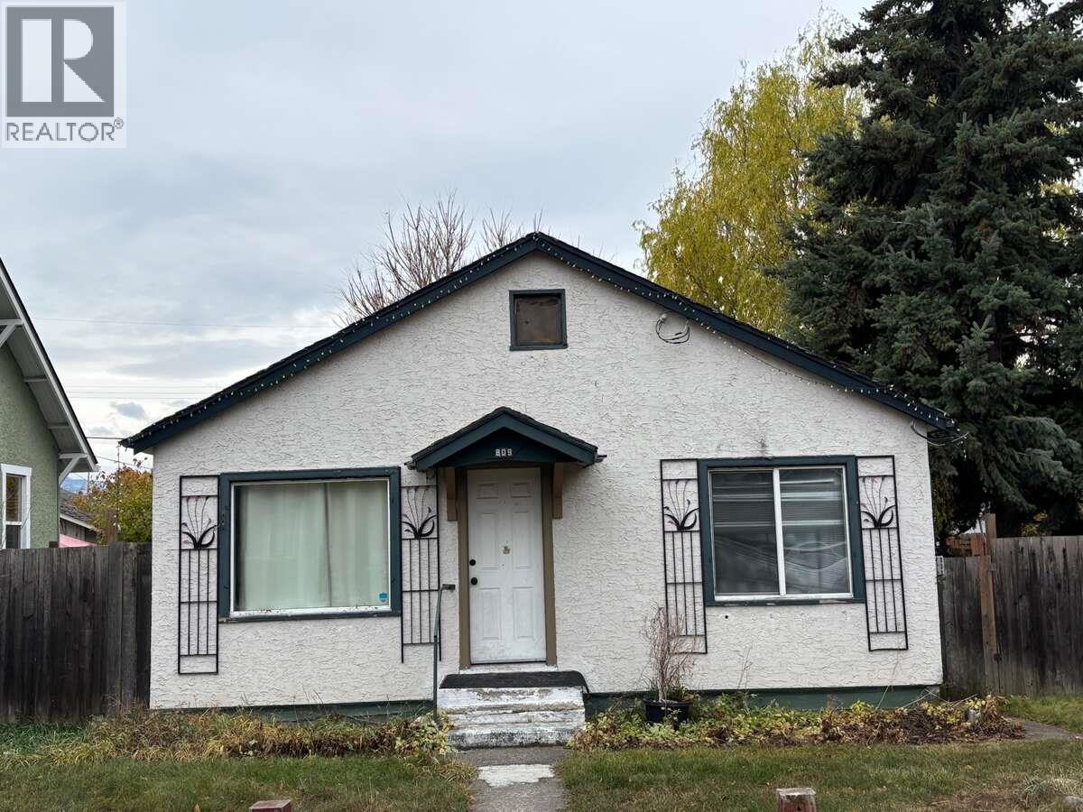 809 Stockwell Avenue, Kelowna, BC - Outdoor