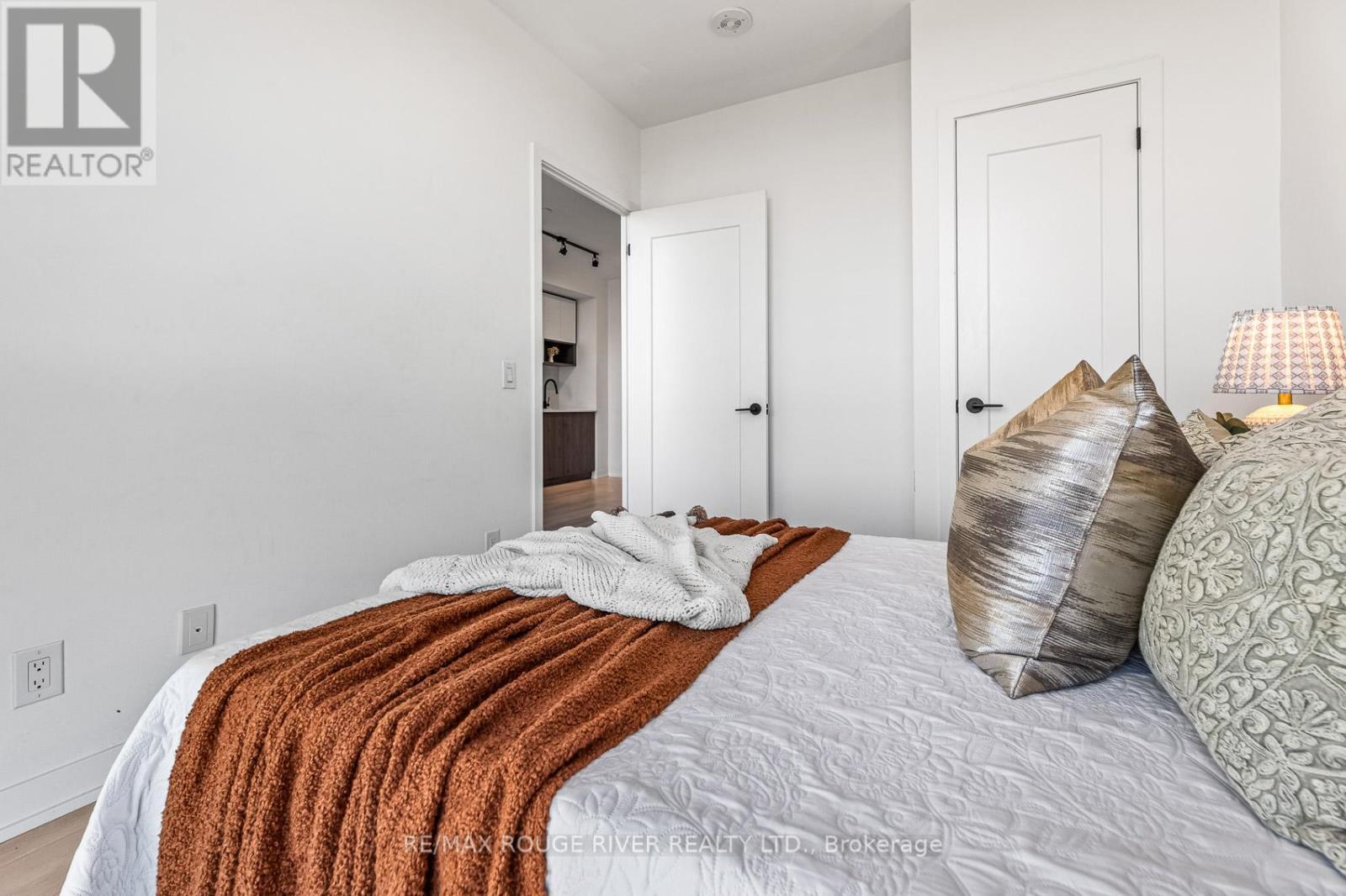 402 - 5 Defries Street, Toronto, ON - Indoor Photo Showing Bedroom