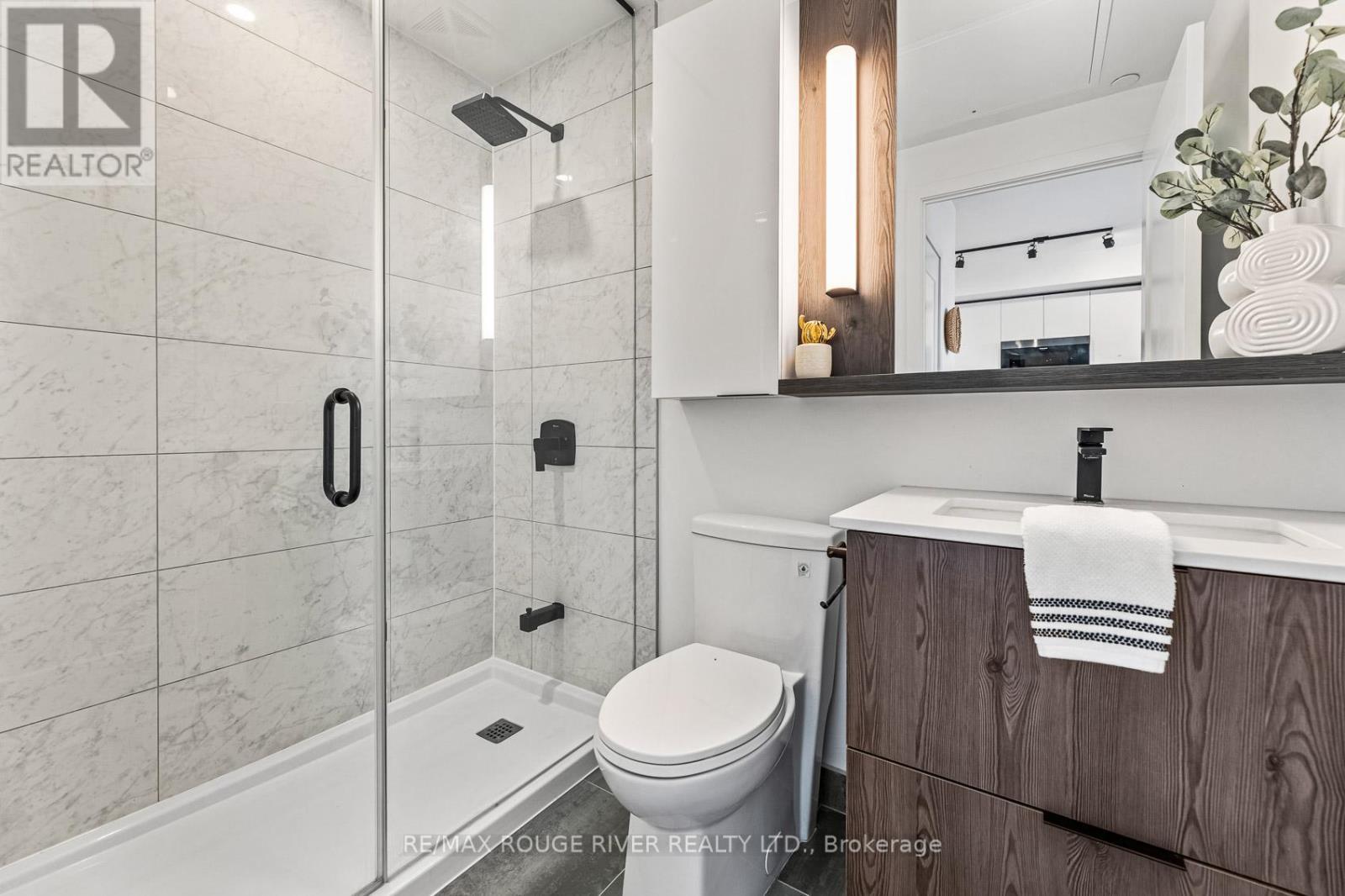 402 - 5 Defries Street, Toronto, ON - Indoor Photo Showing Bathroom