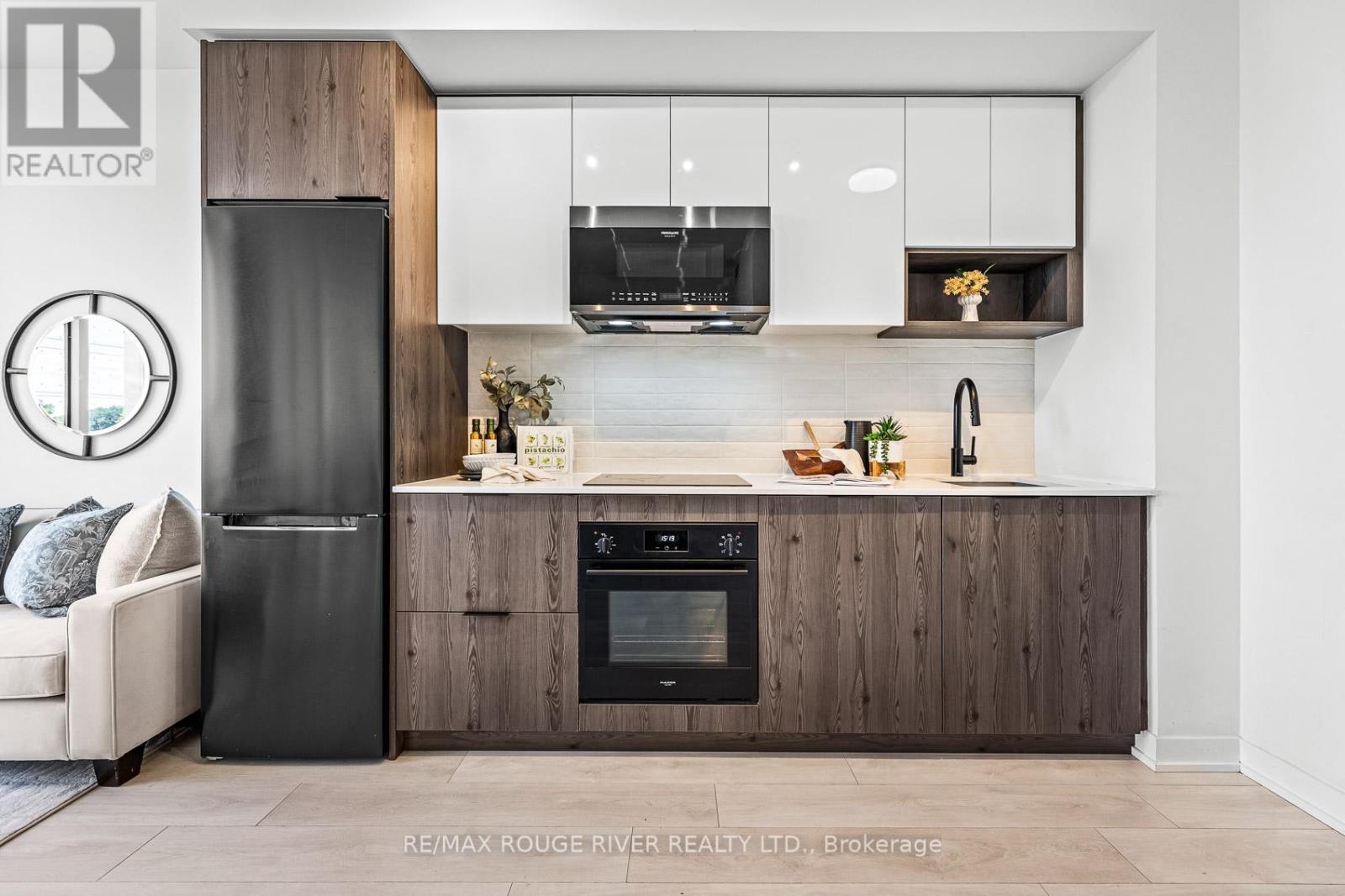402 - 5 Defries Street, Toronto, ON - Indoor Photo Showing Kitchen