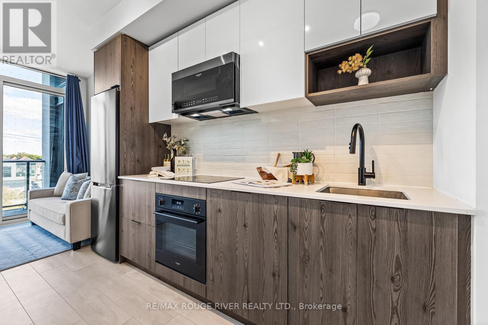 402 - 5 Defries Street, Toronto, ON - Indoor Photo Showing Kitchen With Upgraded Kitchen