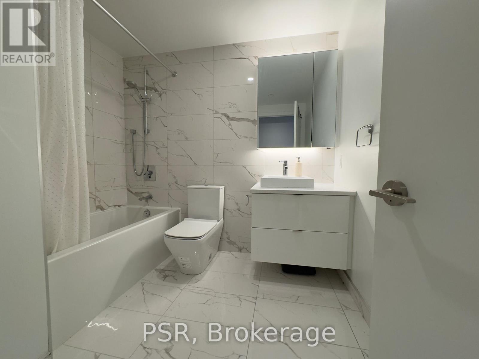 510 - 21 Lawren Harris Square, Toronto, ON - Indoor Photo Showing Bathroom