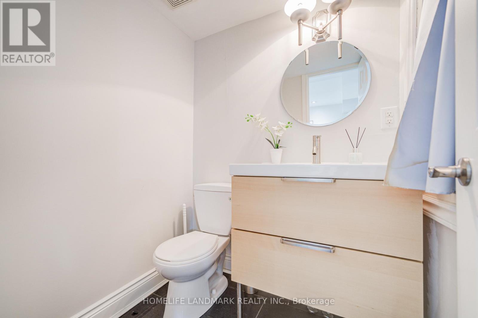 237 Ontario Street, Toronto, ON - Indoor Photo Showing Bathroom