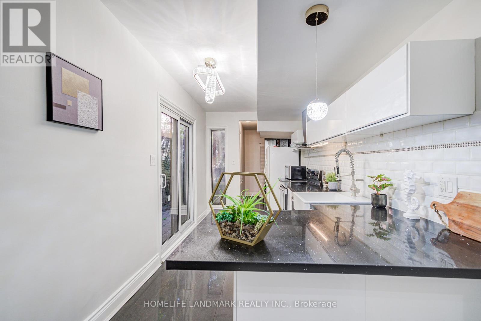 237 Ontario Street, Toronto, ON - Indoor Photo Showing Other Room