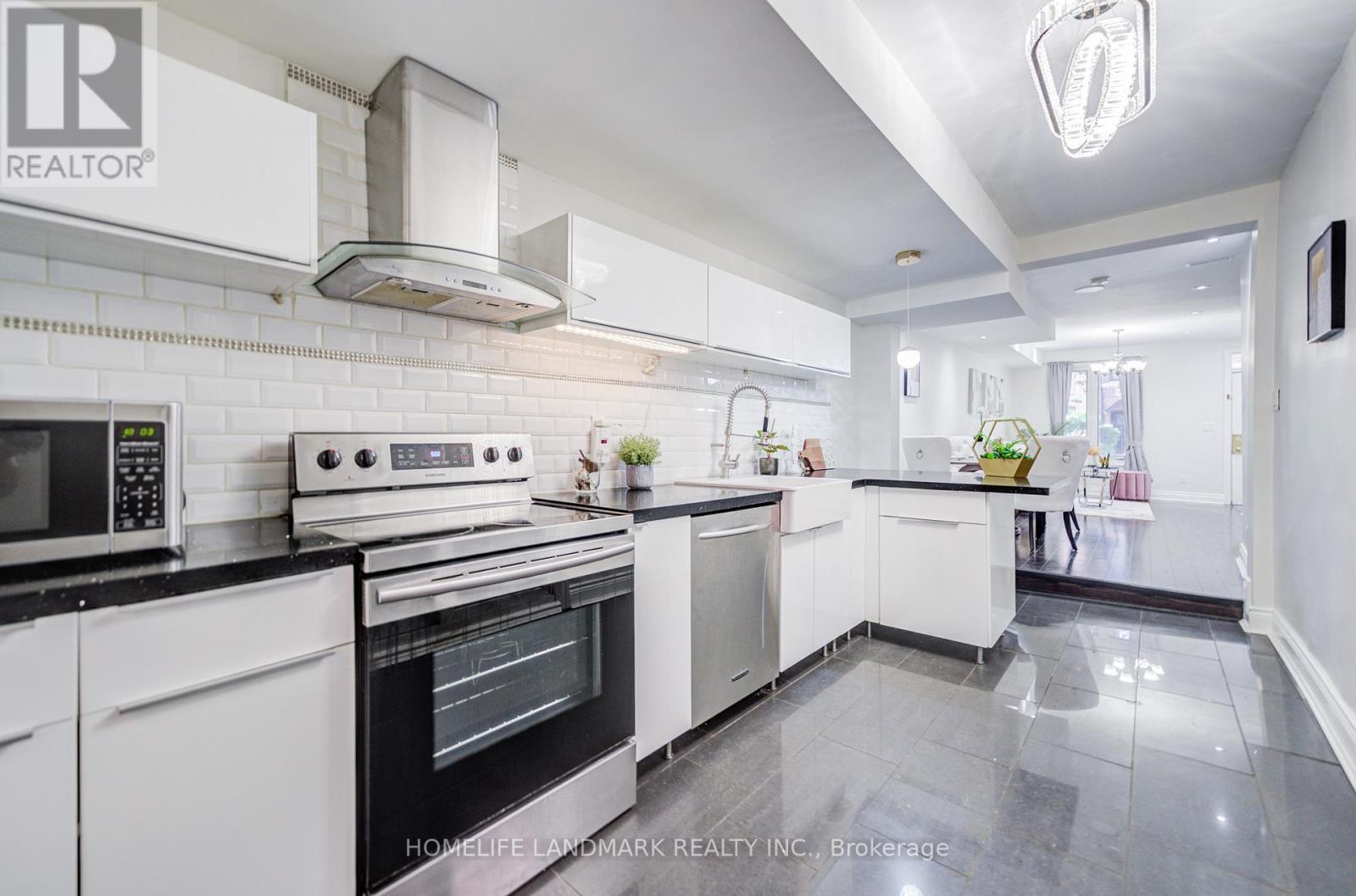 237 Ontario Street, Toronto, ON - Indoor Photo Showing Kitchen With Upgraded Kitchen