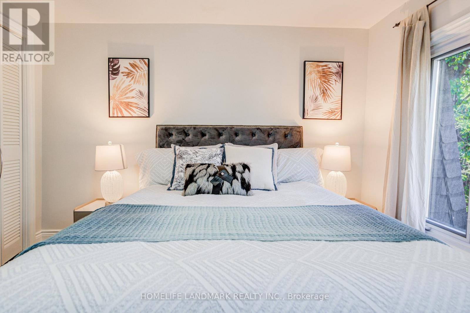 237 Ontario Street, Toronto, ON - Indoor Photo Showing Bedroom