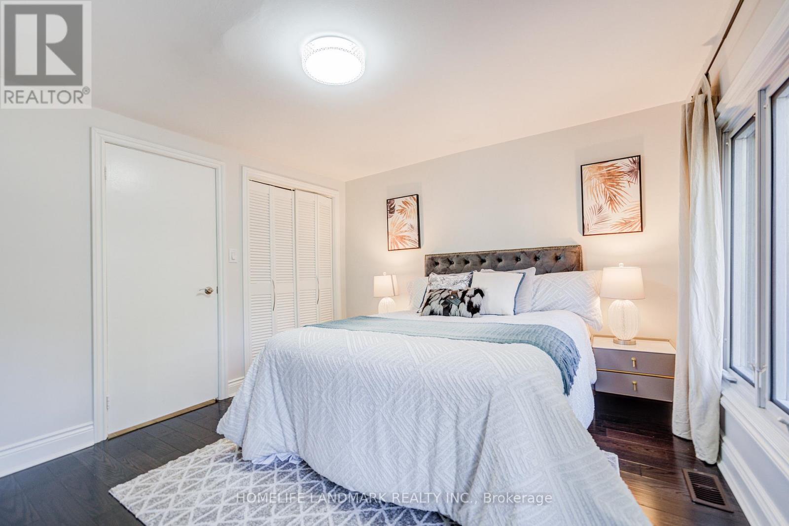 237 Ontario Street, Toronto, ON - Indoor Photo Showing Bedroom