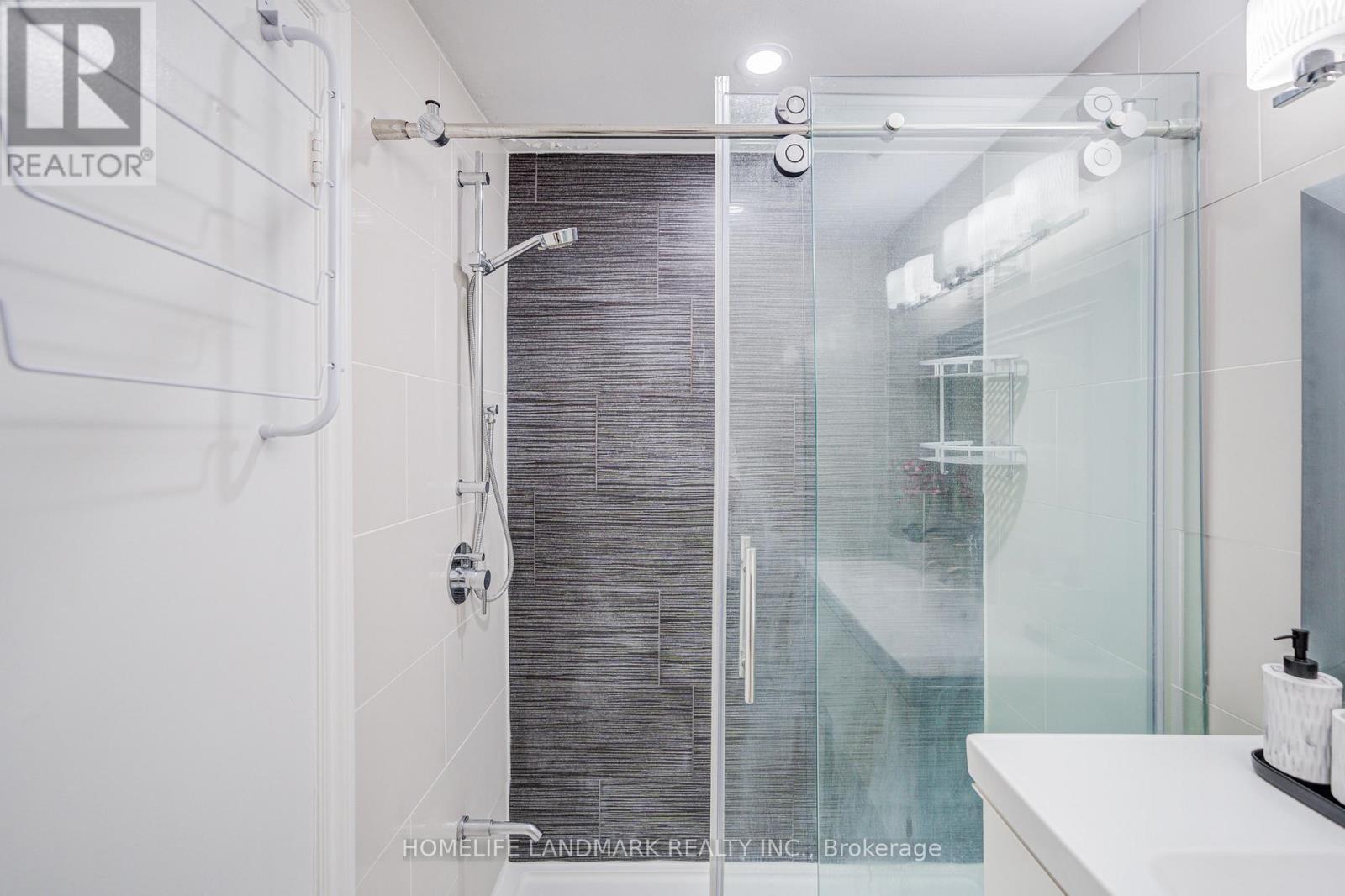 237 Ontario Street, Toronto, ON - Indoor Photo Showing Bathroom