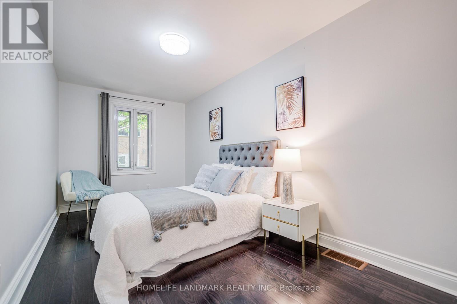 237 Ontario Street, Toronto, ON - Indoor Photo Showing Bedroom