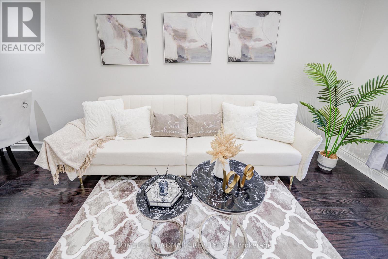 237 Ontario Street, Toronto, ON - Indoor Photo Showing Living Room