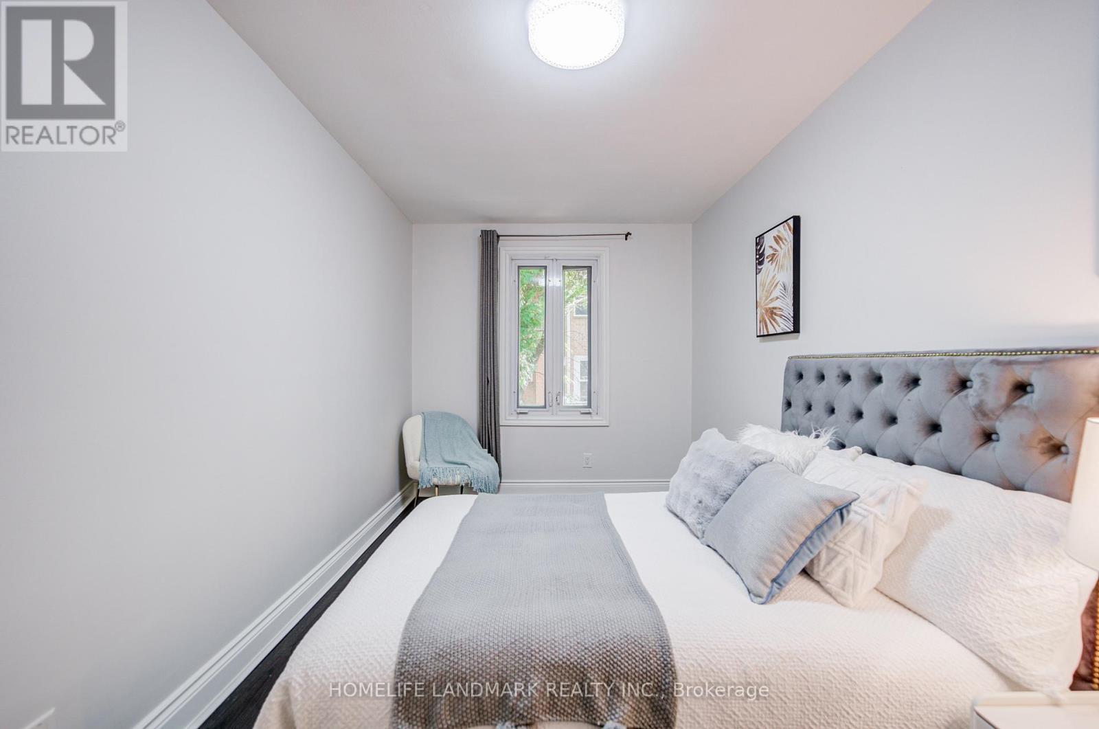 237 Ontario Street, Toronto, ON - Indoor Photo Showing Bedroom
