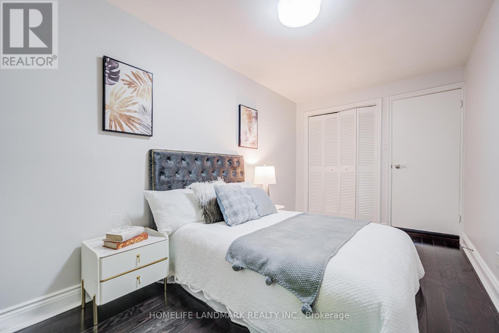 237 Ontario Street, Toronto, ON - Indoor Photo Showing Bedroom